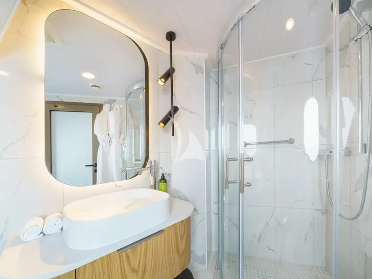 AGAPE ROSE Custom Yacht 48m - VIP cabin 3 bathroom AGAPE ROSE Custom Yacht 48m - VIP cabin 3 bathroom