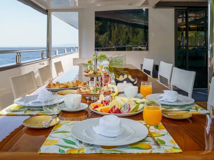 AGAPE ROSE Custom Yacht 48m - sky deck breakfast AGAPE ROSE Custom Yacht 48m - sky deck breakfast