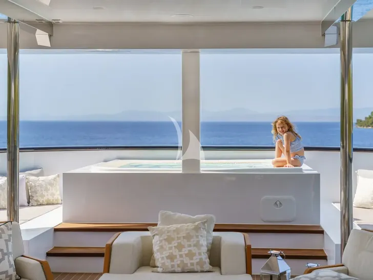 AGAPE ROSE Custom Yacht 48m - sun deck forward jacuzzi AGAPE ROSE Custom Yacht 48m - sun deck forward jacuzzi