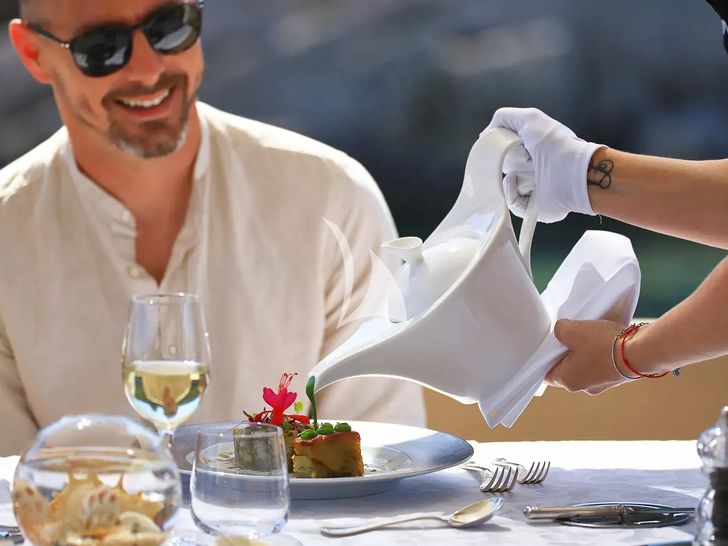 AGAVE Princess V85 - guest dining alfresco AGAVE Princess V85 - guest dining alfresco