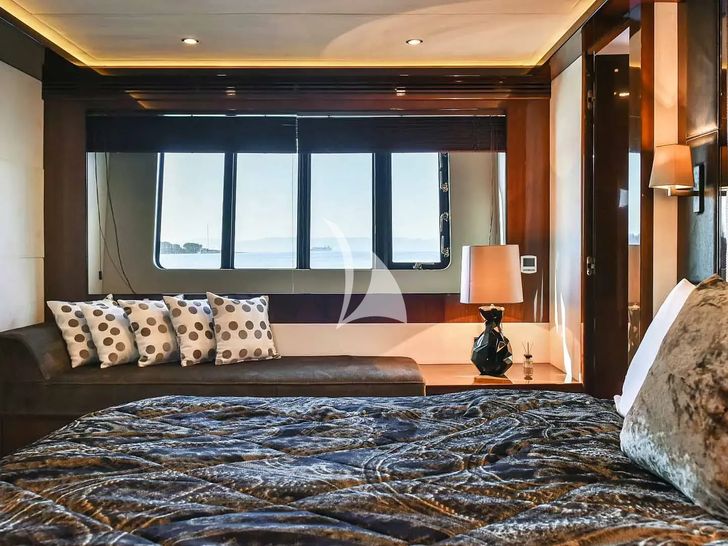 AGAVE Princess V85 - master cabin bed and seating area AGAVE Princess V85 - master cabin bed and seating area