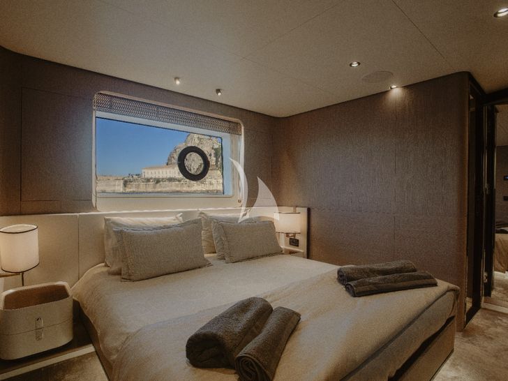 AGIO Azimut Grande 27M VIP cabin AGIO Azimut Grande 27M VIP cabin