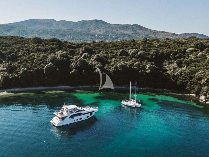 AGIO Azimut Grande 27M anchored AGIO Azimut Grande 27M anchored