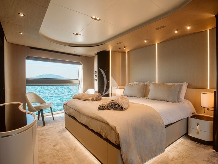 AGIO Azimut Grande 27M master cabin AGIO Azimut Grande 27M master cabin
