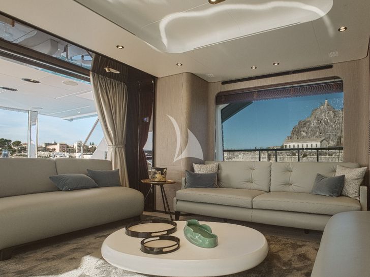 AGIO Azimut Grande 27M saloon seating AGIO Azimut Grande 27M saloon seating