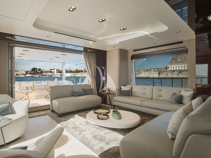 AGIO Azimut Grande 27M saloon AGIO Azimut Grande 27M saloon
