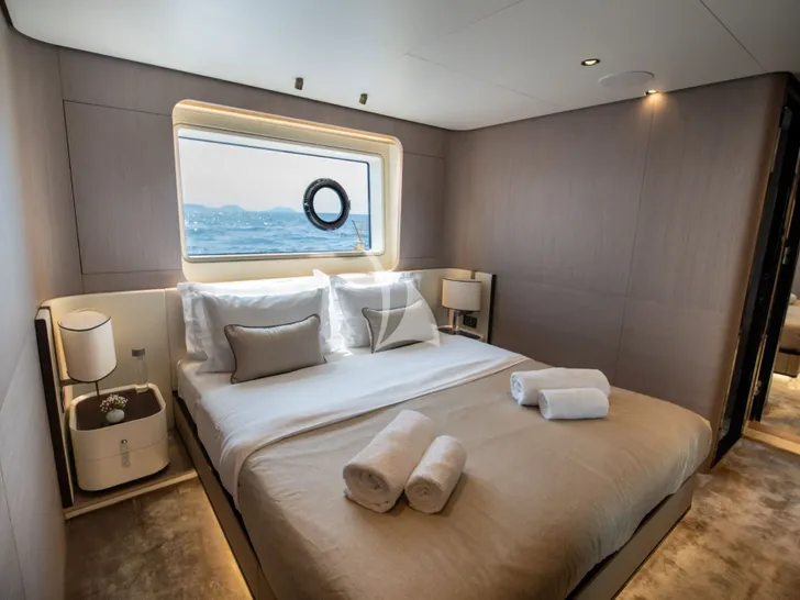 AGIO Azimut Grande 27m - VIP cabin AGIO Azimut Grande 27m - VIP cabin