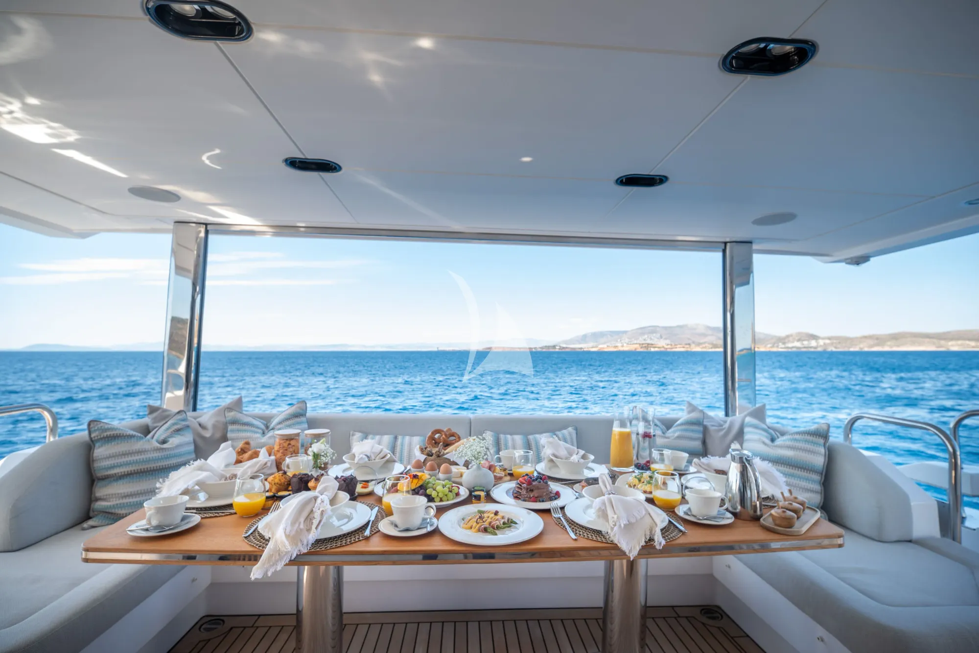 AGIO Azimut Grande 27m - aft deck alfresco dining area