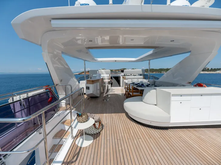 AGIO Azimut Grande 27m - flybridge AGIO Azimut Grande 27m - flybridge