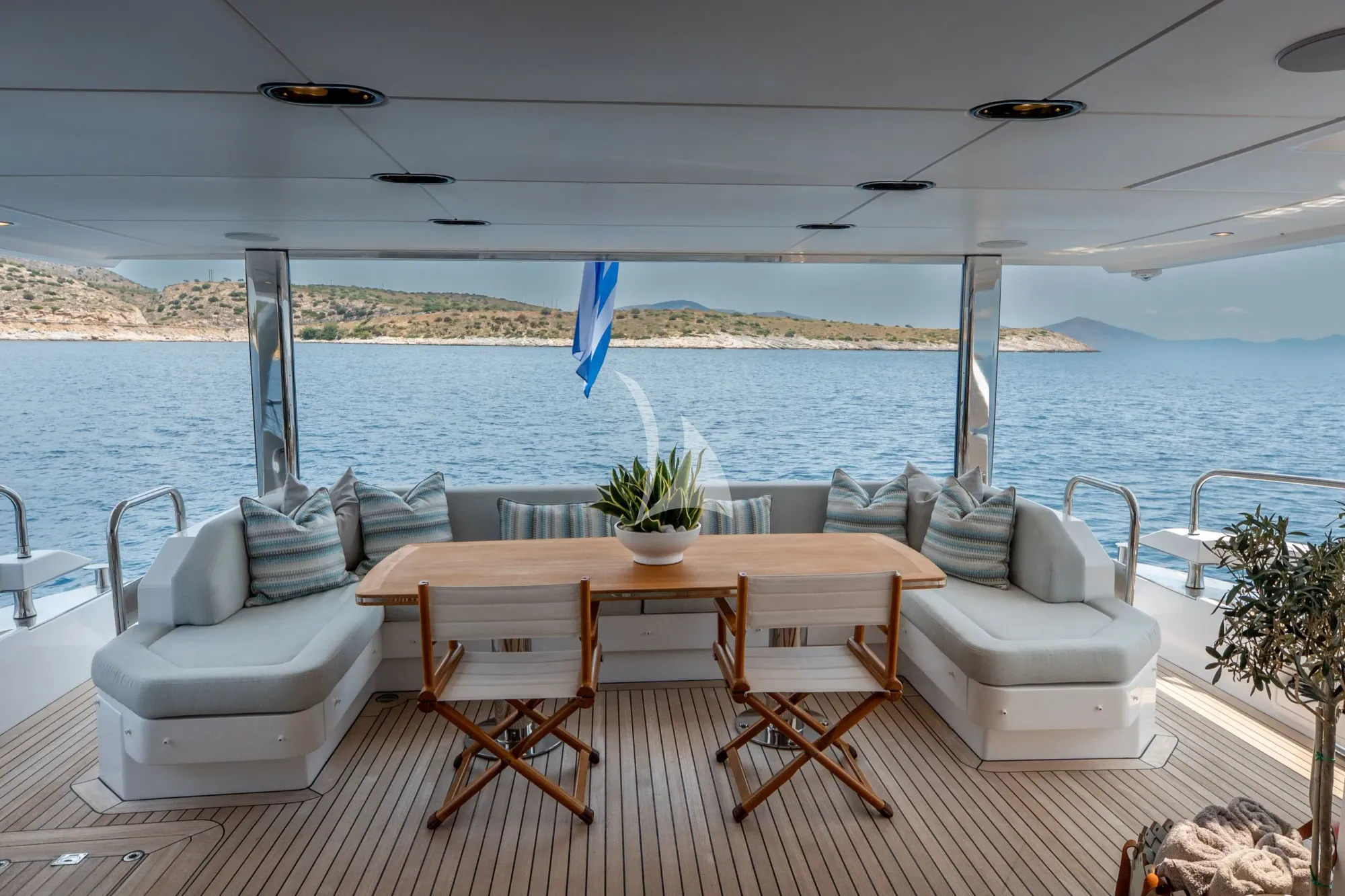 AGIO Azimut Grande 27m - main aft deck