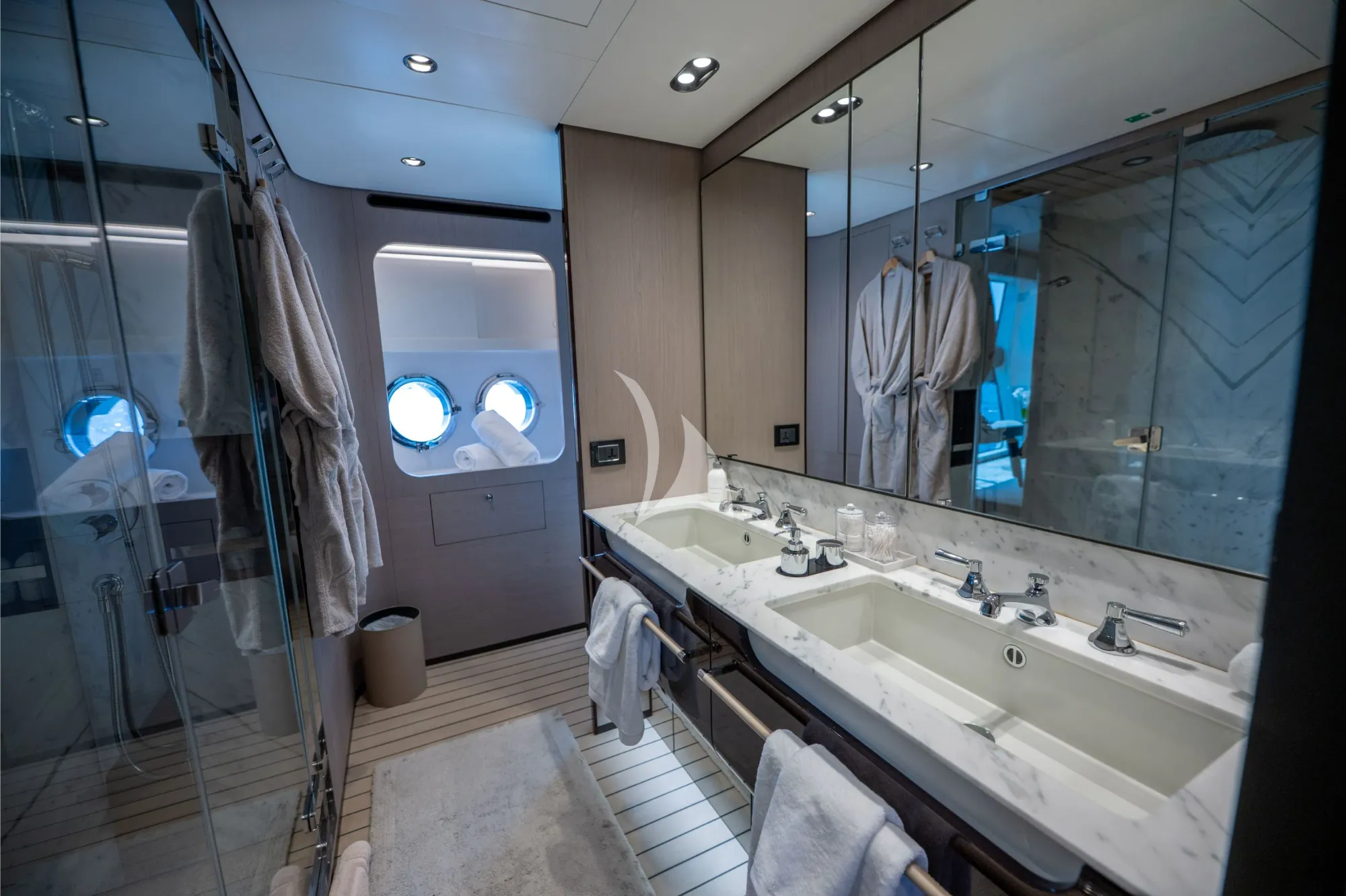 AGIO Azimut Grande 27m - master cabin bathroom