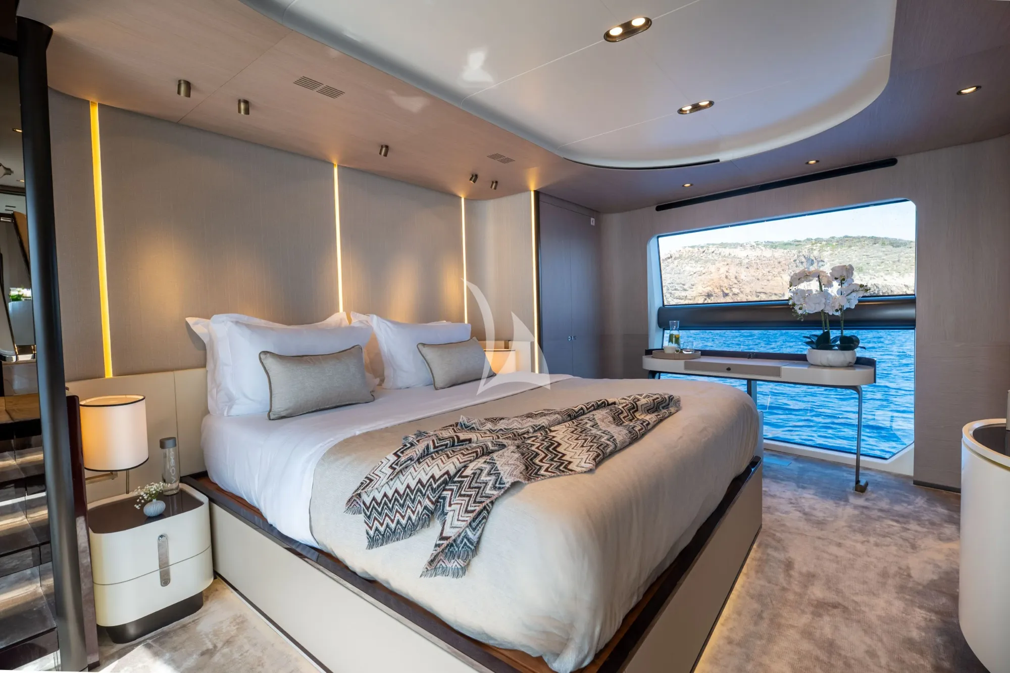 AGIO Azimut Grande 27m - master cabin