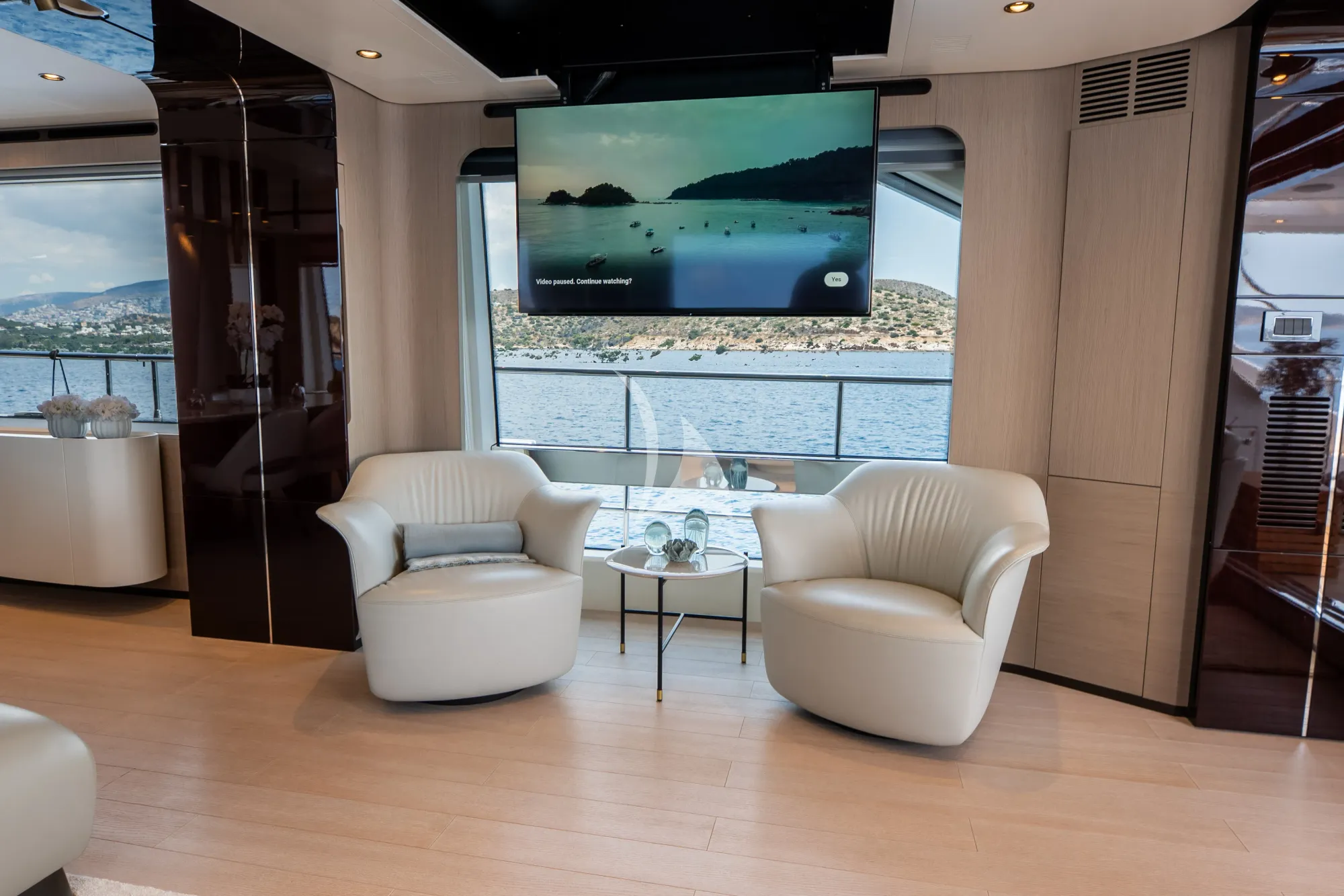 AGIO Azimut Grande 27m - saloon TV