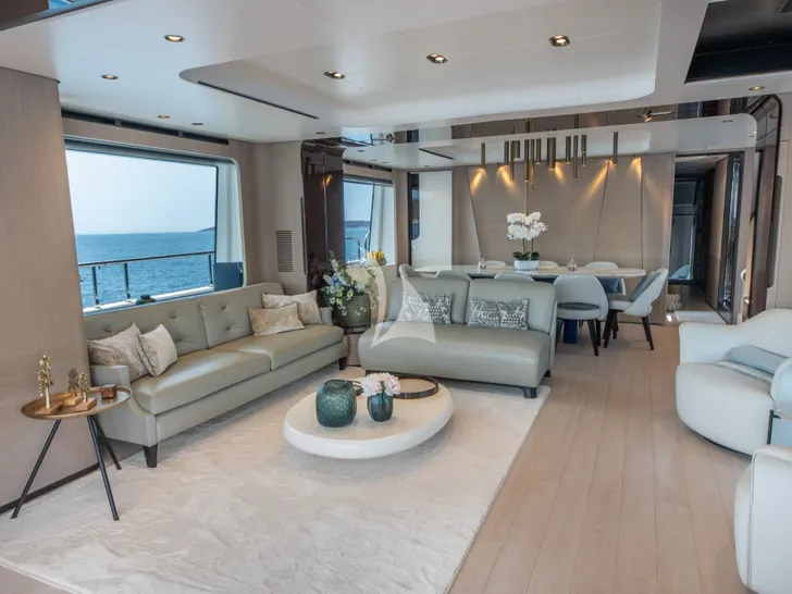 AGIO Azimut Grande 27m - saloon lounge AGIO Azimut Grande 27m - saloon lounge