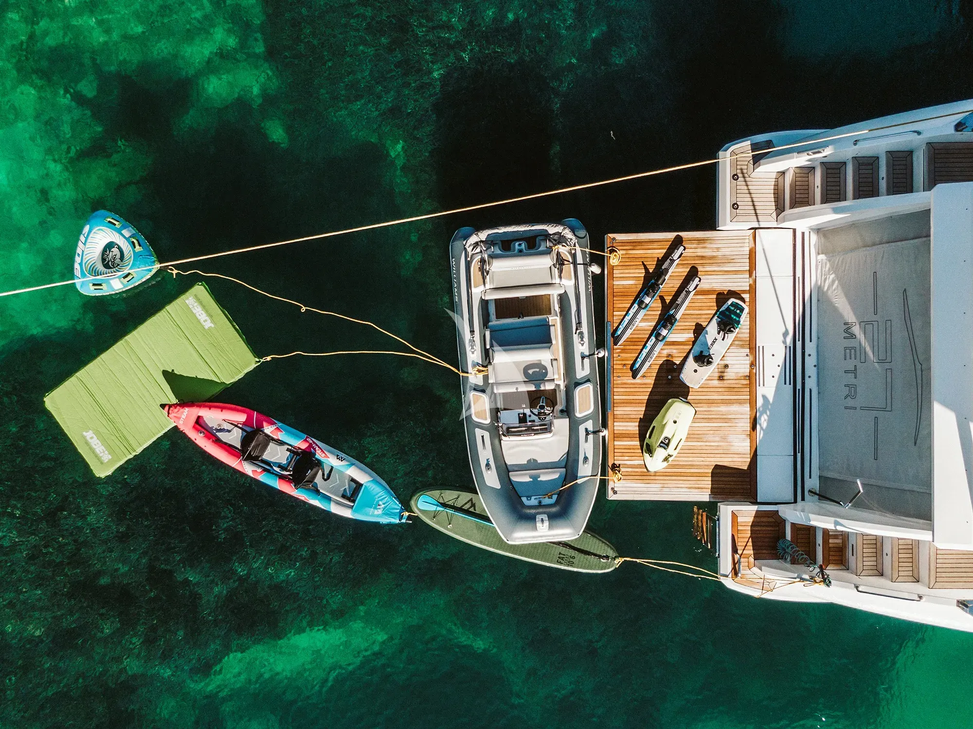 AGIO Azimut Grande 27m - water toys