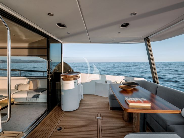AGLAYA Azimut 68 Fly aft deck AGLAYA Azimut 68 Fly aft deck