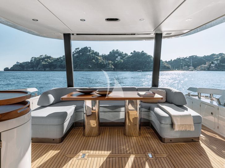 AGLAYA Azimut 68 Fly flybridge seating area AGLAYA Azimut 68 Fly flybridge seating area