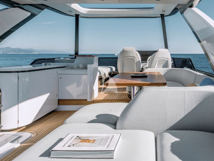 AGLAYA Azimut 68 Fly flybridge AGLAYA Azimut 68 Fly flybridge