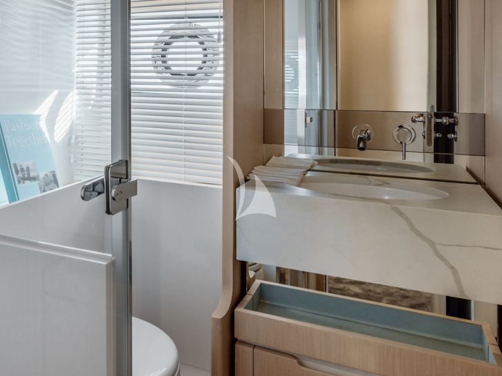 AGLAYA Azimut 68 Fly twin cabin 1 bathroom AGLAYA Azimut 68 Fly twin cabin 1 bathroom