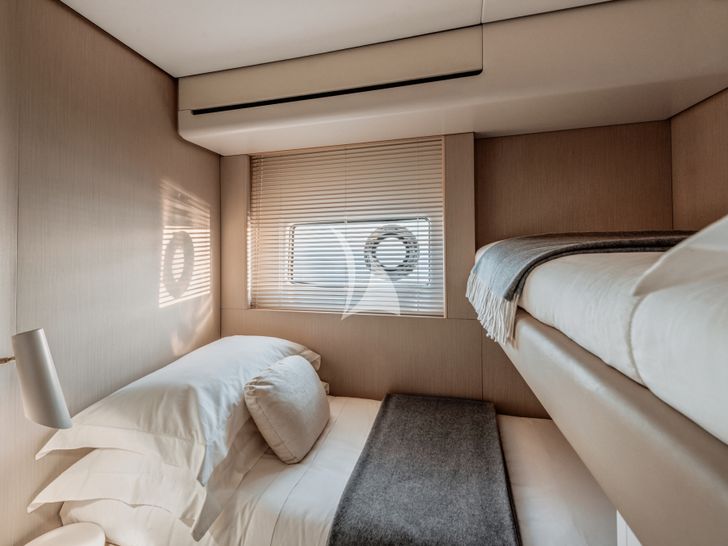 AGLAYA Azimut 68 Fly twin cabin 2 AGLAYA Azimut 68 Fly twin cabin 2