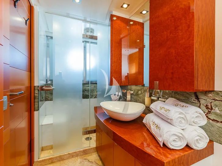 AGRAM Heesen 4400 - VIP cabin 2 bathroom AGRAM Heesen 4400 - VIP cabin 2 bathroom