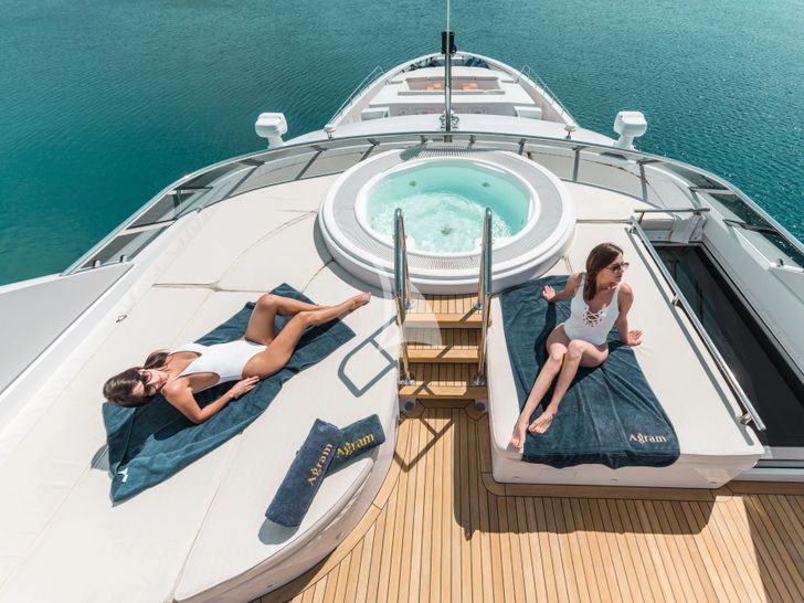 AGRAM Heesen 4400 - sundeck jacuzzi AGRAM Heesen 4400 - sundeck jacuzzi