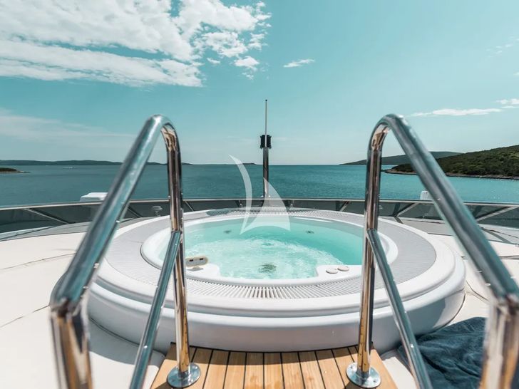 AGRAM Heesen 4400 - jacuzzi AGRAM Heesen 4400 - jacuzzi
