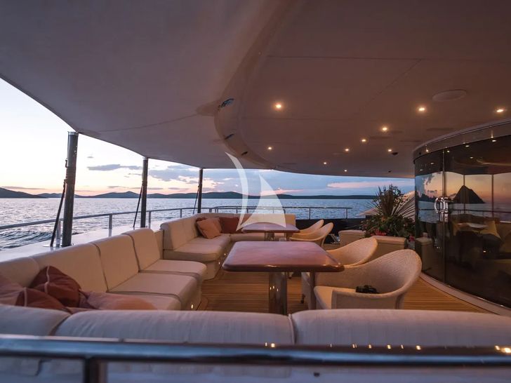 AGRAM Heesen 4400 - main deck aft AGRAM Heesen 4400 - main deck aft