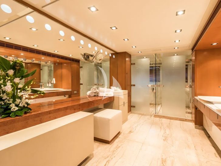 AGRAM Heesen 4400 - master cabin bathroom AGRAM Heesen 4400 - master cabin bathroom