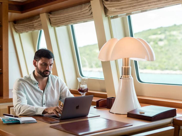 AGRAM Heesen 4400 - master cabin office AGRAM Heesen 4400 - master cabin office