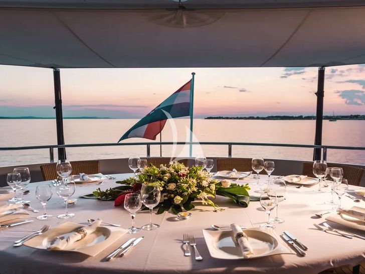 AGRAM Heesen 4400 - sky deck alfresco dining area AGRAM Heesen 4400 - sky deck alfresco dining area