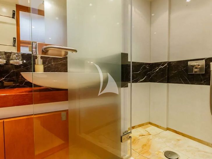 AGRAM Heesen 4400 - sky lounge bathroom AGRAM Heesen 4400 - sky lounge bathroom