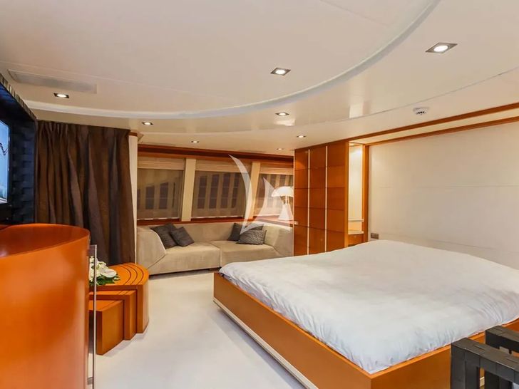AGRAM Heesen 4400 - sky lounge converted to VIP cabin AGRAM Heesen 4400 - sky lounge converted to VIP cabin