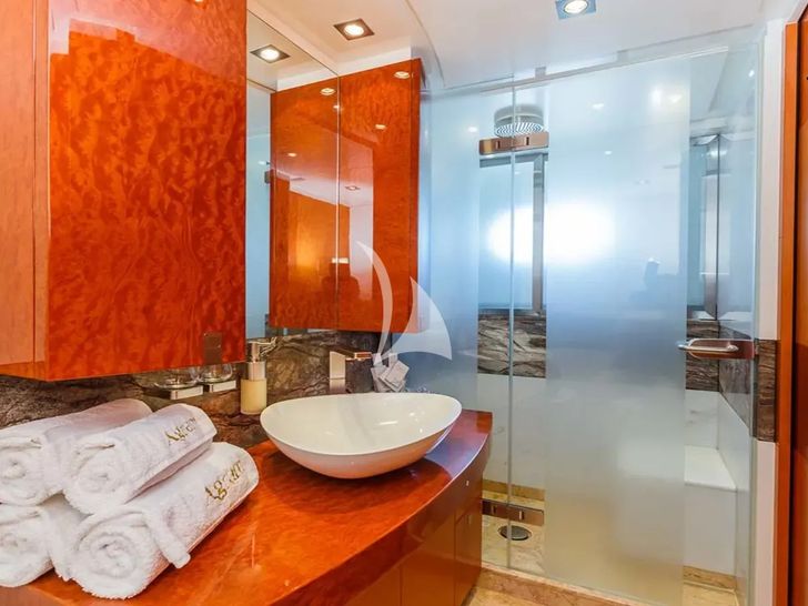 AGRAM Heesen 4400 - twin cabin bathroom AGRAM Heesen 4400 - twin cabin bathroom