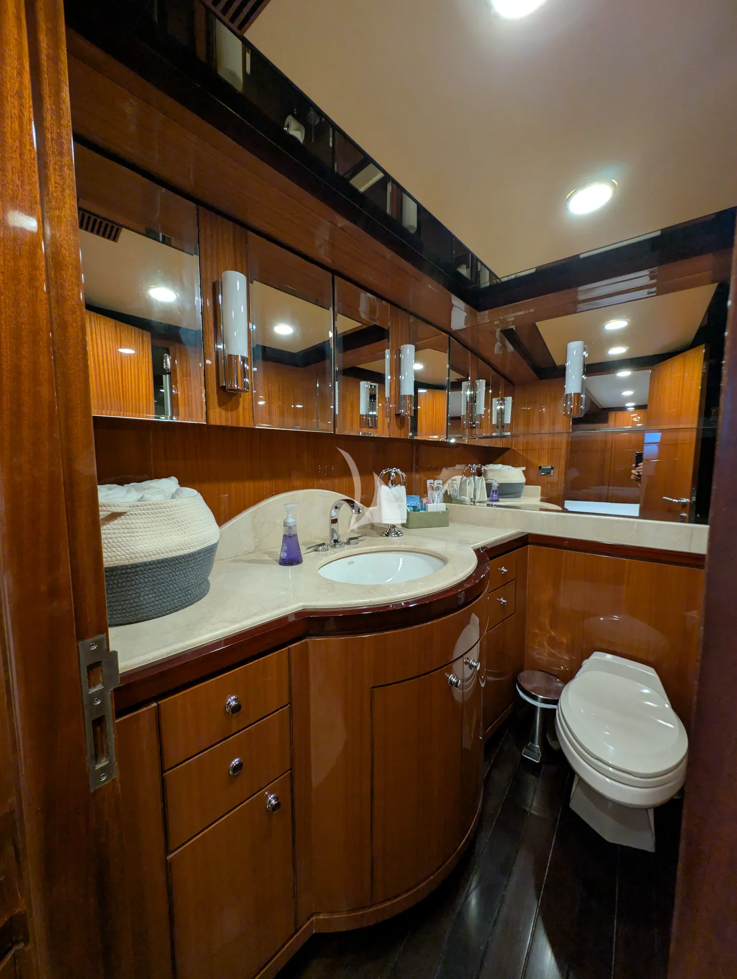 Charter Yacht A GREAT ESCAPE - Ocean Alexander 102 - 4 Cabins - Vancouver - Canada