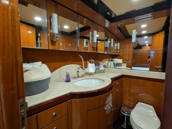 A GREAT ESCAPE Ocean Alexander 102 - VIP cabin 1 bathroom A GREAT ESCAPE Ocean Alexander 102 - VIP cabin 1 bathroom