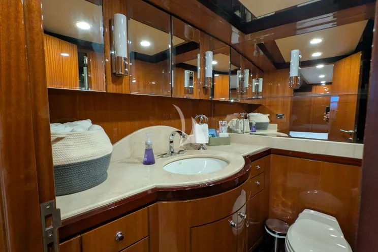 Charter Yacht A GREAT ESCAPE - Ocean Alexander 102 - 4 Cabins - Vancouver - Canada