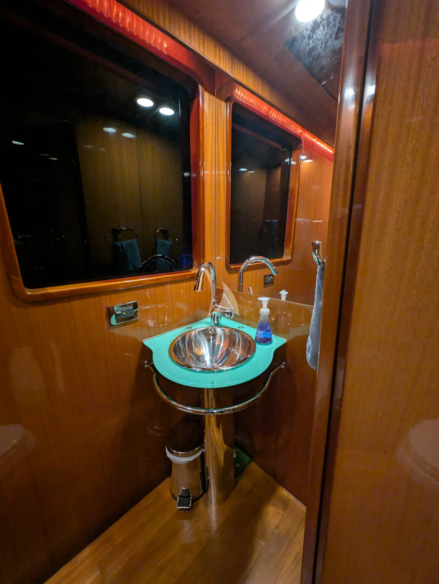Charter Yacht A GREAT ESCAPE - Ocean Alexander 102 - 4 Cabins - Vancouver - Canada