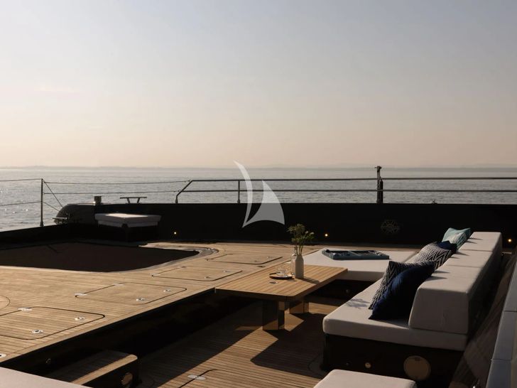AHAVA Sunreef 80 Bow AHAVA Sunreef 80 Bow
