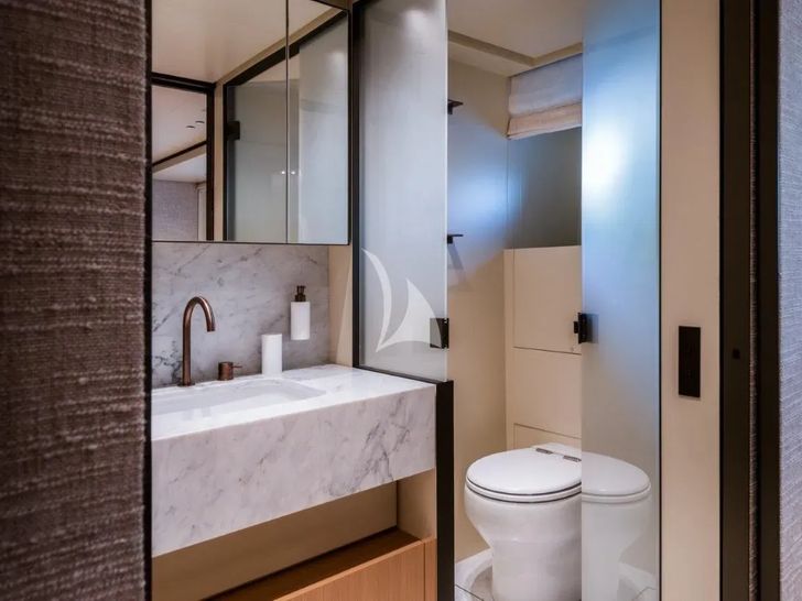 AKIRA Sanlorenzo SD90 - VIP cabin 1 bathroom AKIRA Sanlorenzo SD90 - VIP cabin 1 bathroom