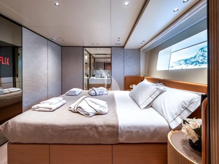 AKIRA Sanlorenzo SD90 - VIP cabin 1 AKIRA Sanlorenzo SD90 - VIP cabin 1