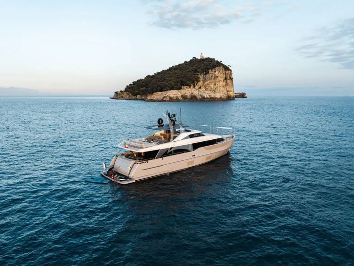 AKIRA Sanlorenzo SD90 - anchored AKIRA Sanlorenzo SD90 - anchored