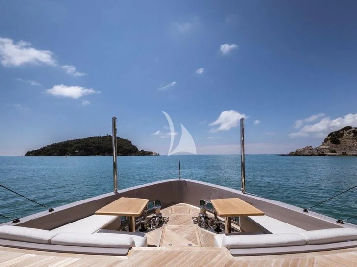 AKIRA Sanlorenzo SD90 - foredeck lounge AKIRA Sanlorenzo SD90 - foredeck lounge