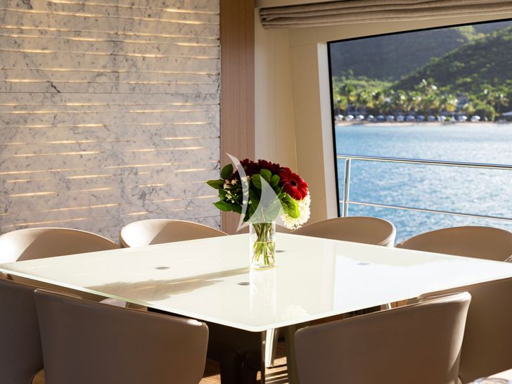 SQUALO Sanlorenzo SL86 - indoor dining area SQUALO Sanlorenzo SL86 - indoor dining area