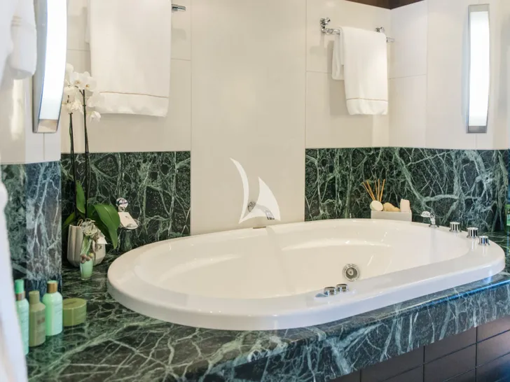ALALYA ISA 47m - VIP cabin 1 bathroom ALALYA ISA 47m - VIP cabin 1 bathroom