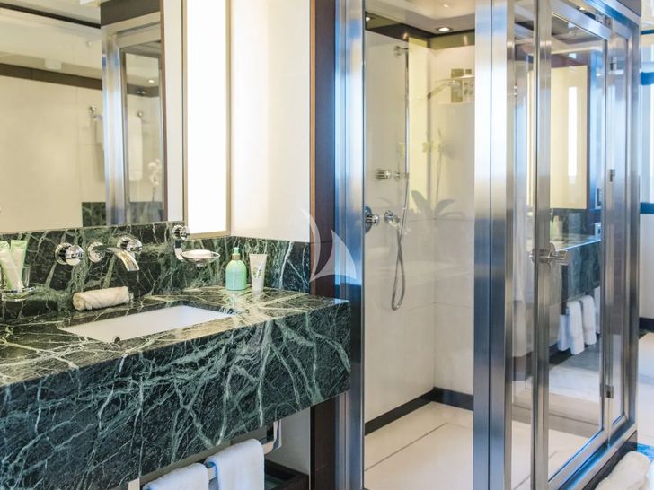 ALALYA ISA 47m - master cabin bathroom ALALYA ISA 47m - master cabin bathroom