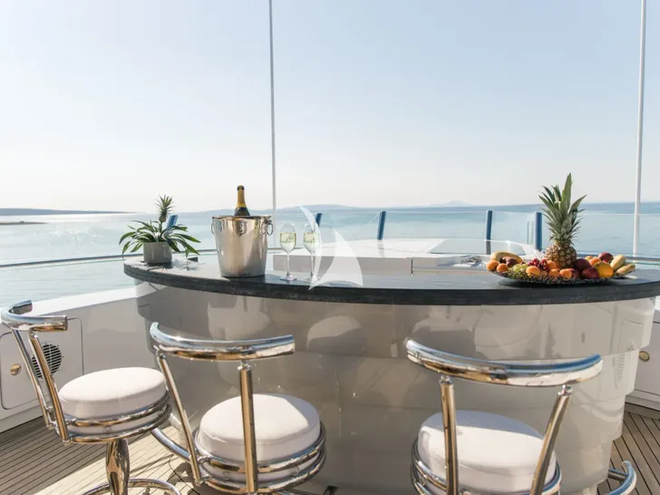 ALALYA ISA 47m - sun deck bar ALALYA ISA 47m - sun deck bar