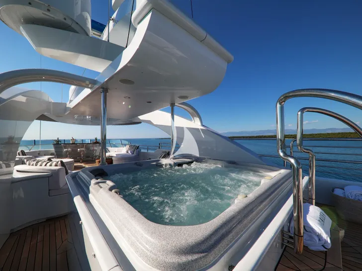 ALALYA ISA 47m - sun deck jacuzzi ALALYA ISA 47m - sun deck jacuzzi