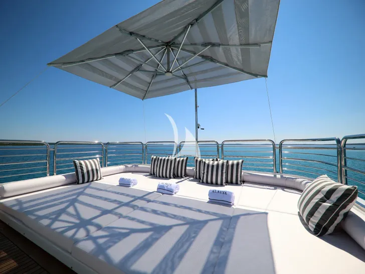ALALYA ISA 47m - sun deck sun beds ALALYA ISA 47m - sun deck sun beds