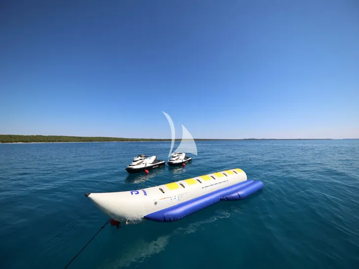 ALALYA ISA 47m - water toys ALALYA ISA 47m - water toys